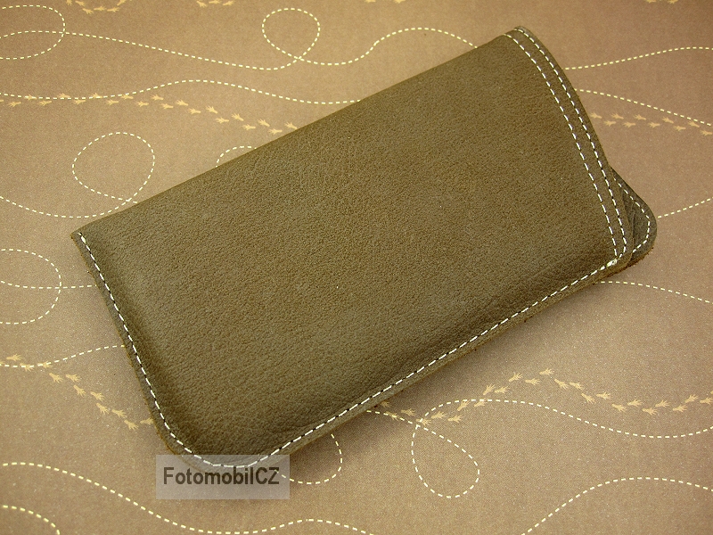 Hnědé pouzdro z umělé kůže